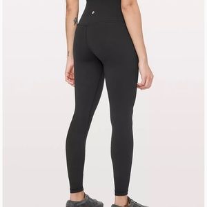 Black Lululemon High rise align leggings 😻😻😻